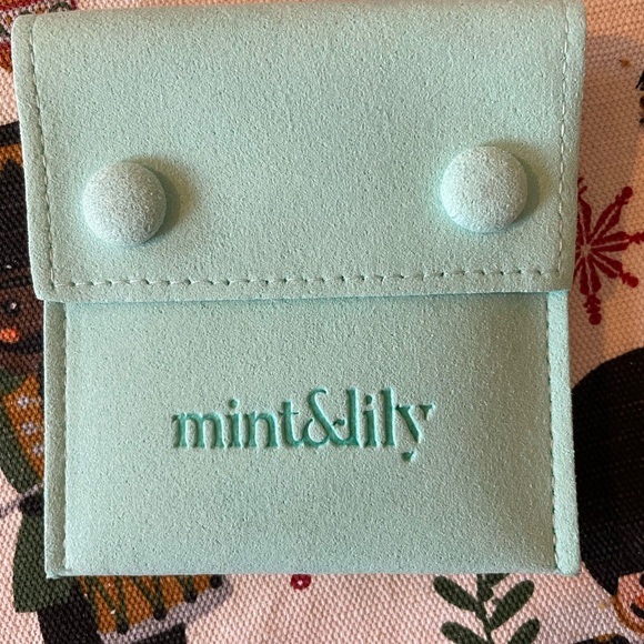 Gold Initial Necklace - Picture 4 of 4